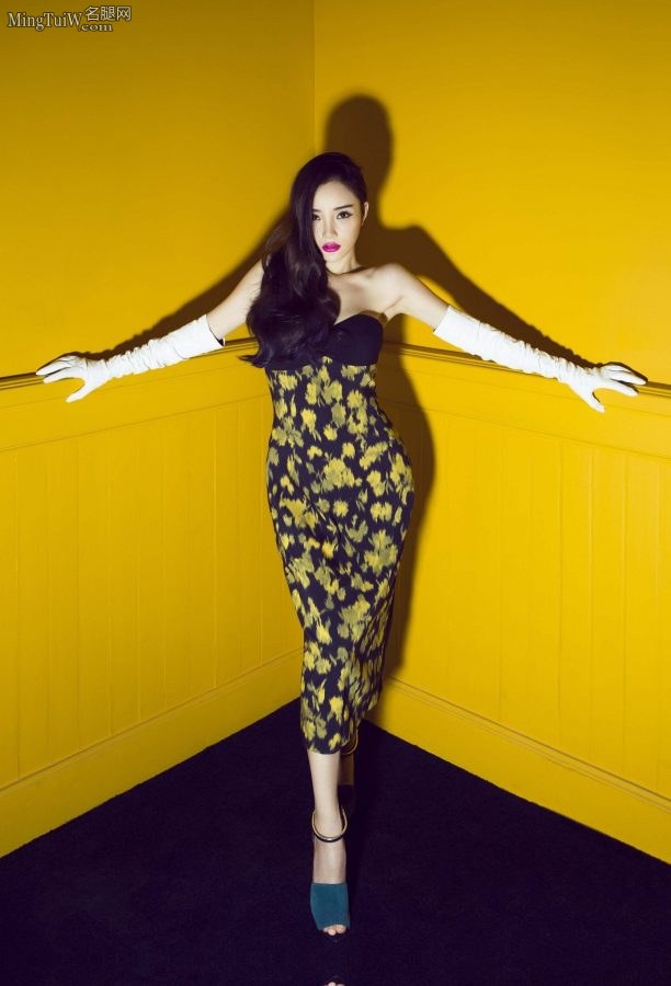 Female star Li Xiaolu appeared in "Wonderful OK" magazine and her hair was done well(2/4)