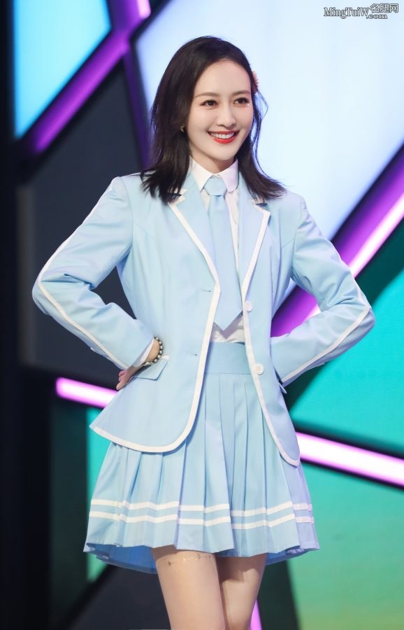王鸥穿学生制服美腿纤细 气质清纯可爱(8/8)