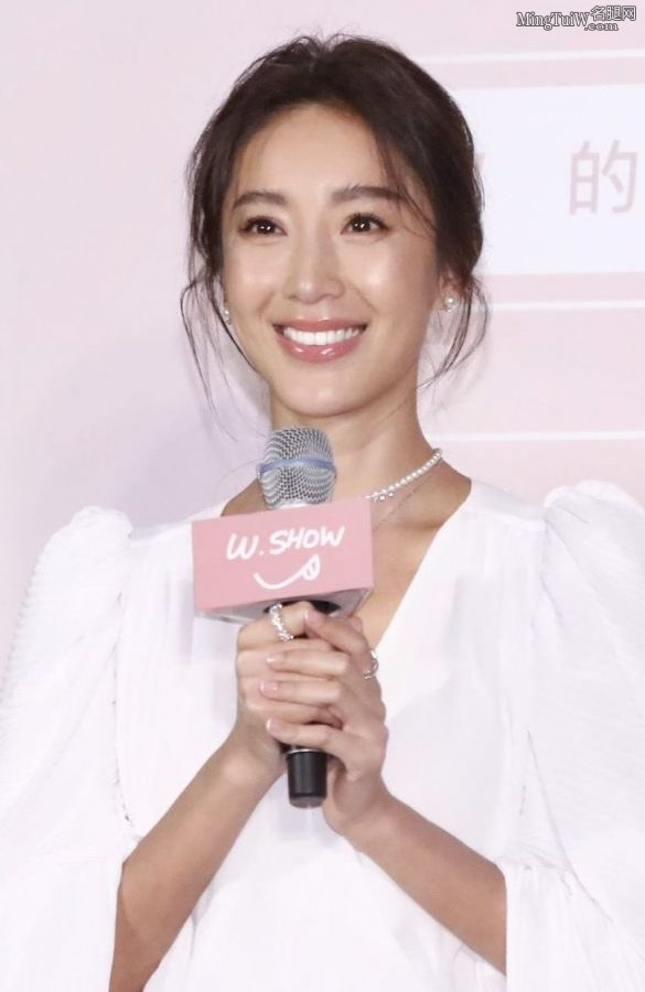 模特出身的美女隋棠穿开叉裙露腿商业代言(8/9)