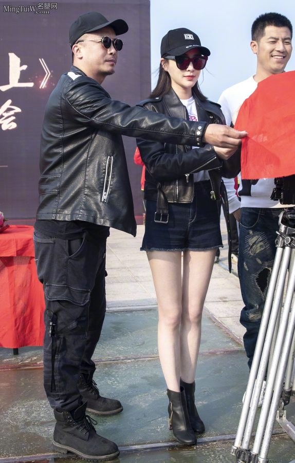 甘婷婷这双腿整起来超舒服了(1/4)