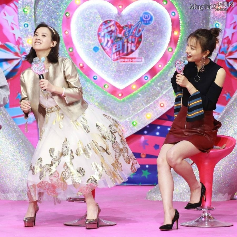 《爱in思谈》曾宝仪和吴昕两双主持人的高跟脚(4/15)