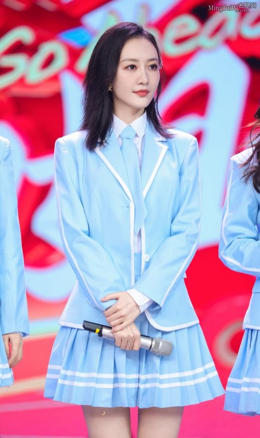 王鸥穿学生制服美腿纤细 气质清纯可爱(7/8)