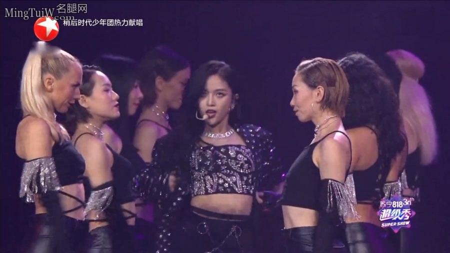 吴宣仪《Twenty Five 25》首秀 渔网丝袜细腿吸睛[百度网盘](1/7)