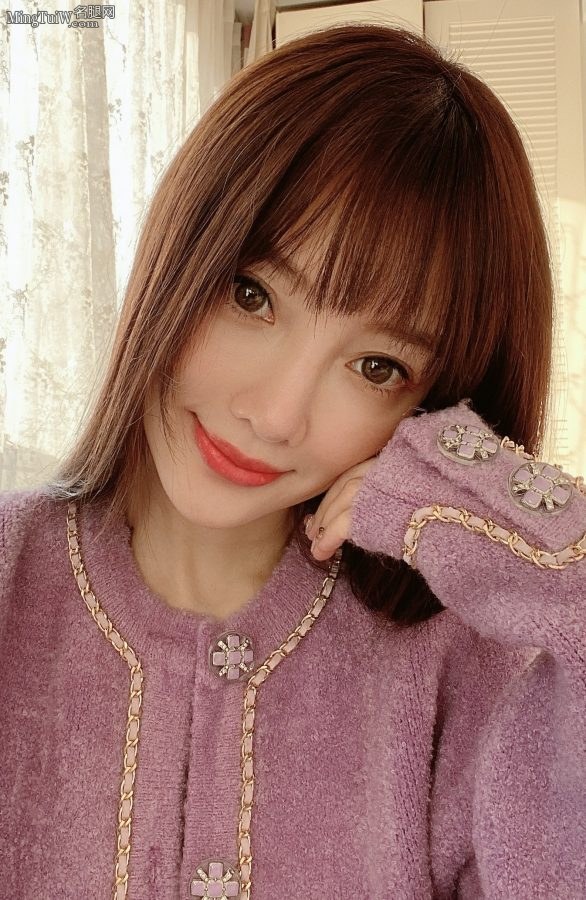 李小璐小细腿穿紧身牛仔裤照片P的不错(4/4)
