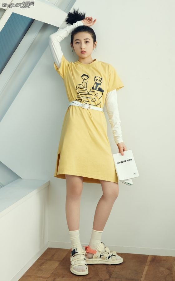 New Balance品牌代言人张子枫光滑的美腿(8/9)