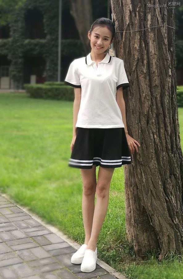 清纯的高三小姐姐郑合惠子校园学生服秀细腿（第1张/共4张）