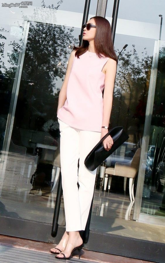 李艾夏日写真 美脚白皙脚趾修长(2/6)