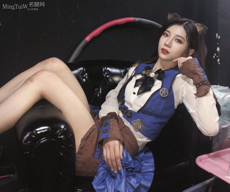 好看的妹子沈梦瑶头戴猫耳朵大腿洁白(1/3)
