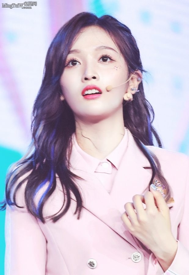 少女闺蜜吴宣仪和孟美岐粉裙白筒袜(16/24)