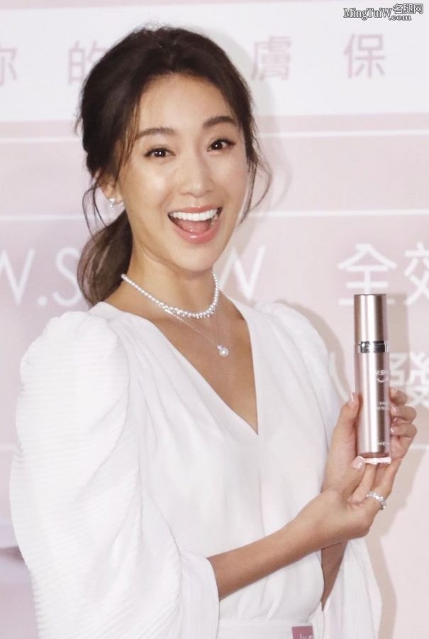 模特出身的美女隋棠穿开叉裙露腿商业代言(5/9)