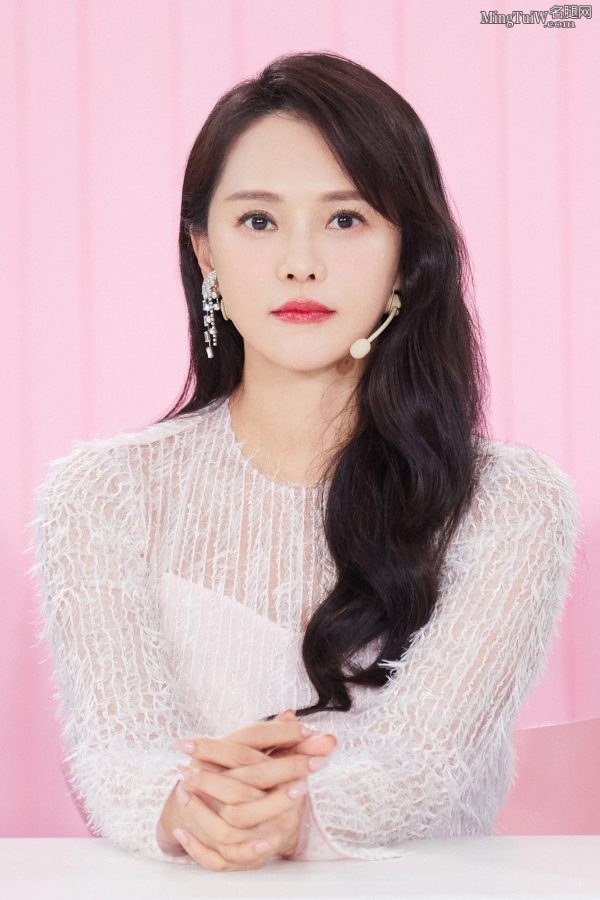 甜美可爱的女星伊能静美腿修长(6/7)