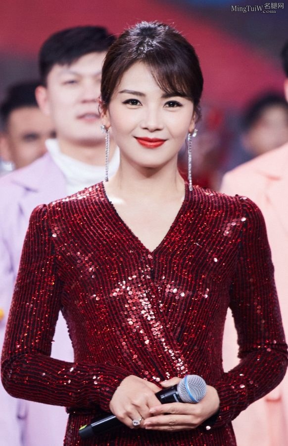 大气的轻熟美人刘涛美腿踩名牌高跟鞋(6/7)