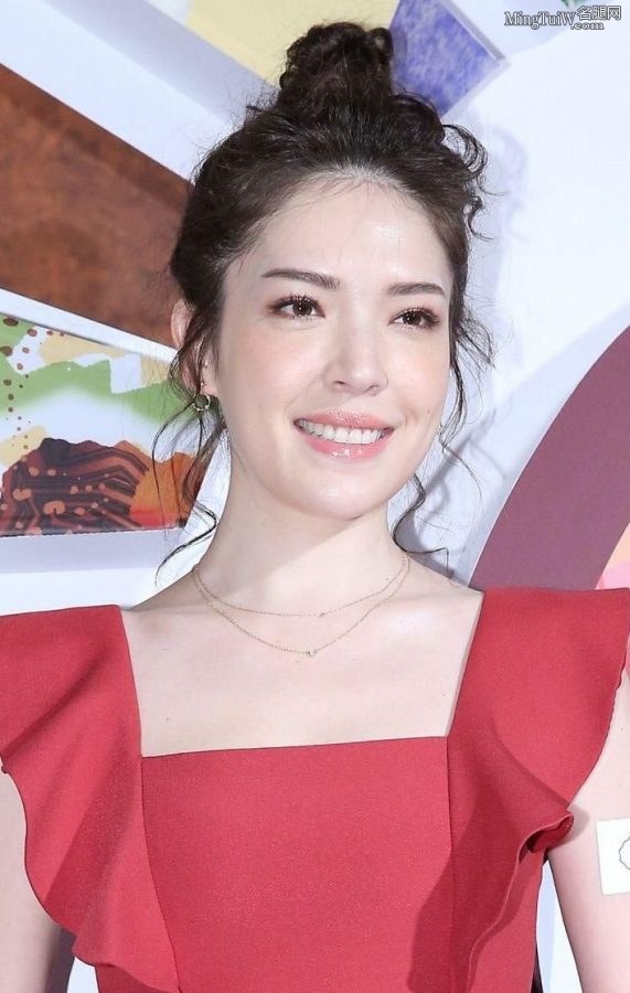 清爽的混血美女许玮甯玉腿修长代言冰激凌(7/8)