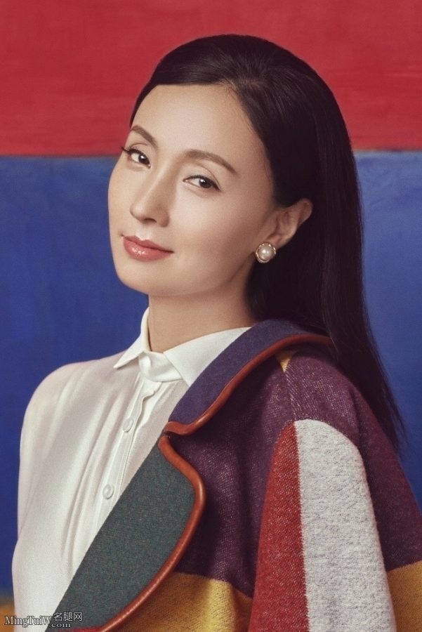 气质美女陶虹拍写真脱鞋露美脚(2/2)