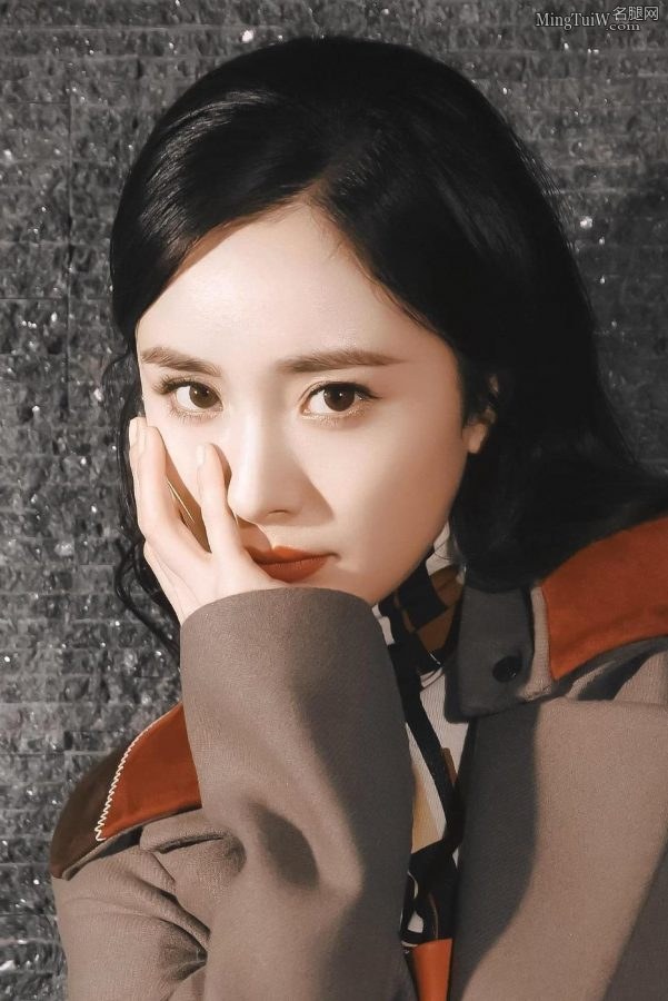充满高级感的美女杨幂美腿尖头高跟(5/5)