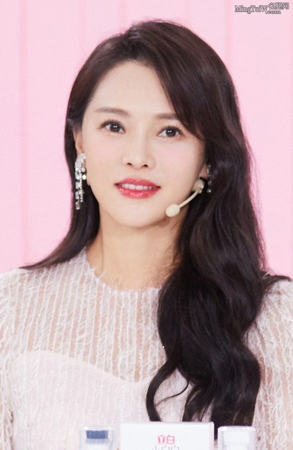 甜美可爱的女星伊能静美腿修长(7/7)