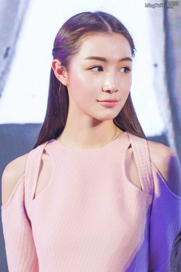 女演员张南拥有模特般修长的美腿(5/5)