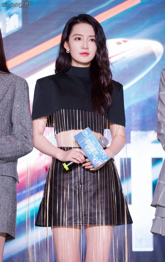 李沁和张天爱两双超级美腿站C位(3/11)