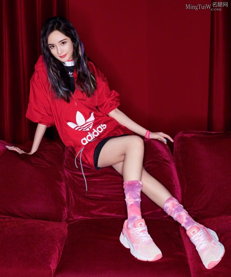 阿迪代言人大幂幂好细的腿(1/2)