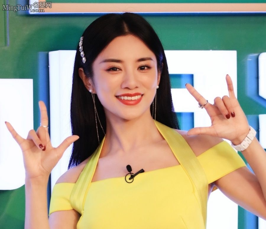 浙江台主持人伊一的尖头高跟美腿(3/4)