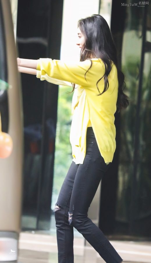 小姐姐杨幂紧身裤子包裹的少女腿有人喜欢吗?(8/11)
