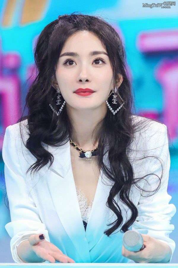 杨幂录制快本这两条小细腿真的绝了(6/10)