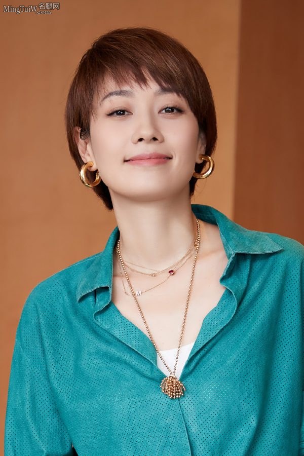 马伊琍绿衣配绿高跟清爽自然(5/5)