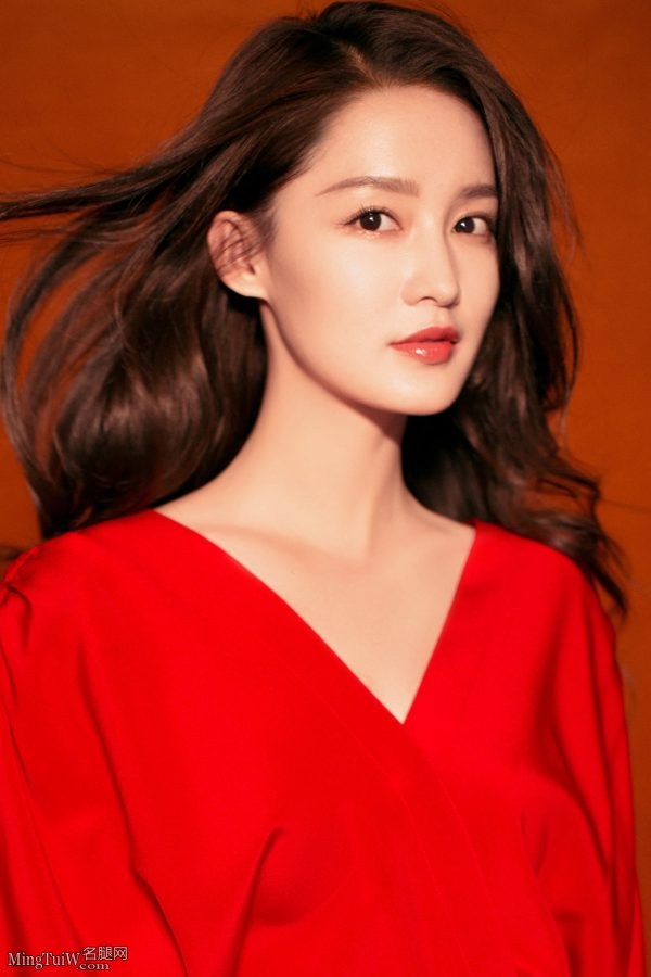 婉如精灵般的女孩李沁穿红裙玉足踩高跟(5/5)