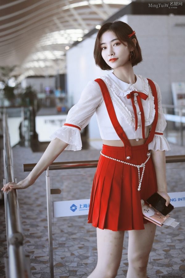 小姐姐许佳琪造型甜美现身机场真是一个小腰精(8/9)