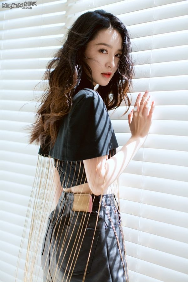 李沁和张天爱两双超级美腿站C位(10/11)