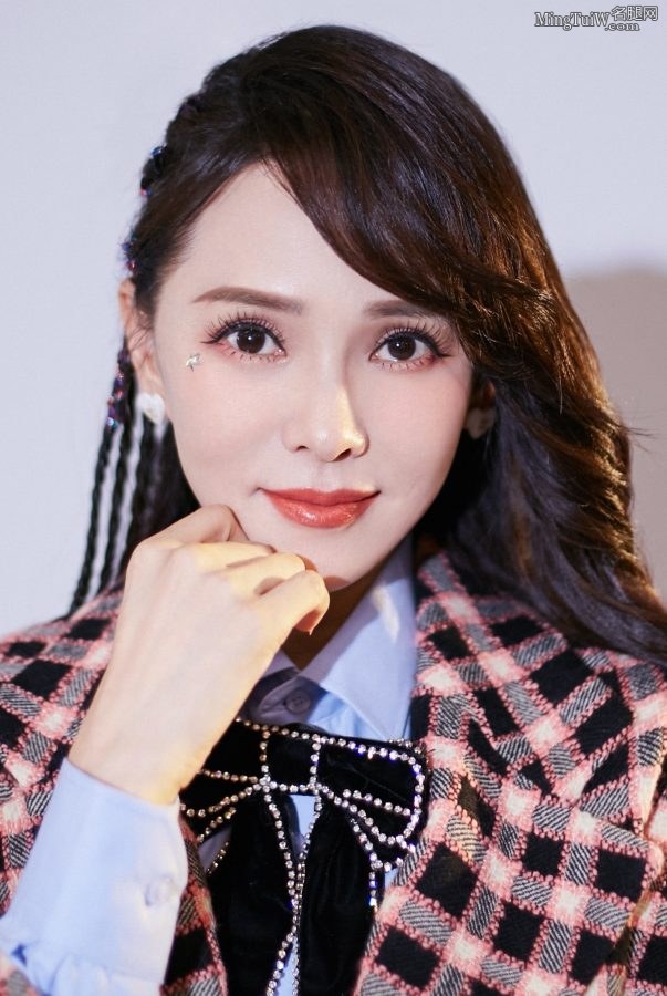 伊能静换上学生装秒变初恋少女(6/9)