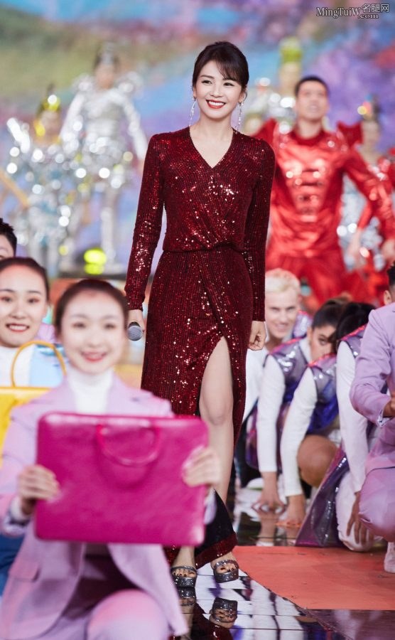 大气的轻熟美人刘涛美腿踩名牌高跟鞋(7/7)