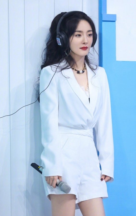 杨幂录制快本这两条小细腿真的绝了(10/10)