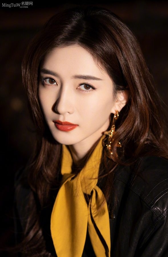 甜美又性感的女明星江疏影高跟美脚(2/2)