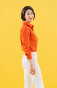 韩国美女演员吴惠媛白裤高跟露脚背