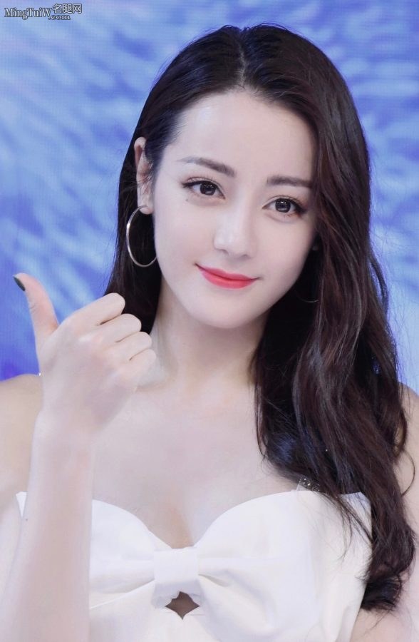 安慕希代言人迪丽热巴美脚穿透明带凉高跟鞋活力全开(15/15)