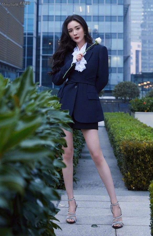 大幂幂的这双长腿性感的要爆炸(1/6)