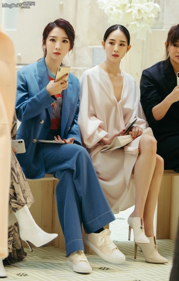 张钧甯白衣白靴白腿如仙子般超凡脱俗(6/7)