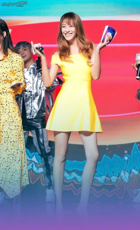 美女应采儿美腿修长匀称有光泽(3/5)