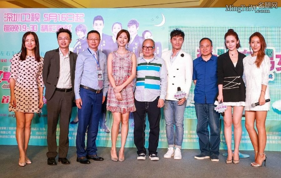 李曼、张俪同台宣传活动 这腿一个赛一个(1/8)