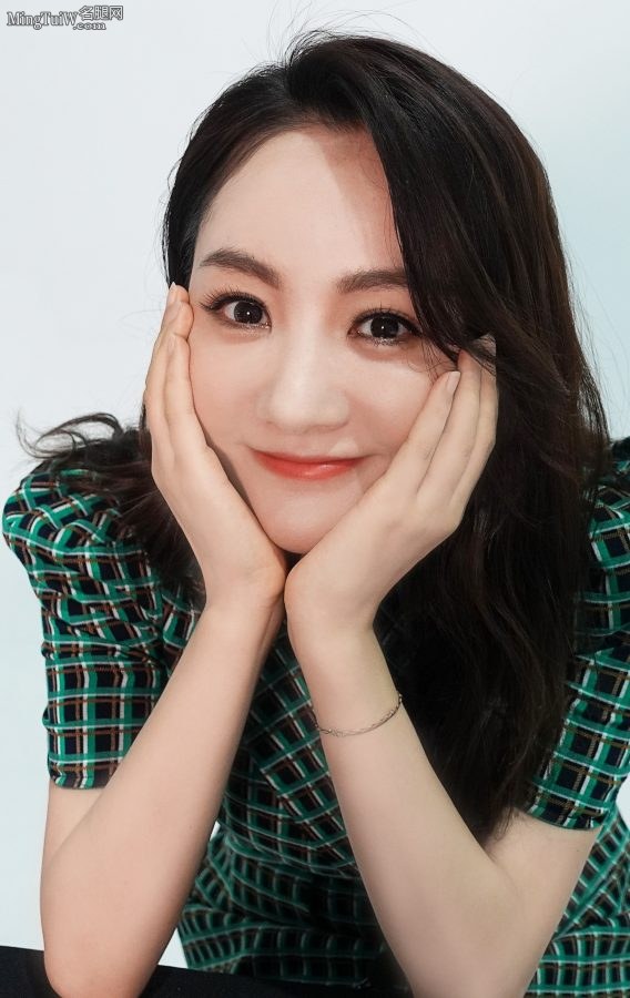 杨蓉可怜脸部高清写真嘟嘟嘴超诱人(2/4)