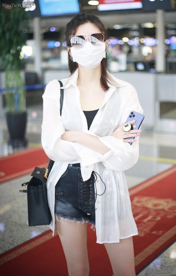江疏影牛仔热裤美腿修长顺滑(2/6)