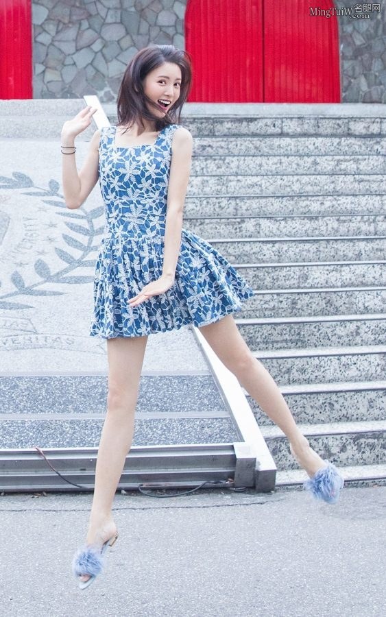 年轻清爽气质金晨蓝花裙凉拖鞋放学后见(10/10)