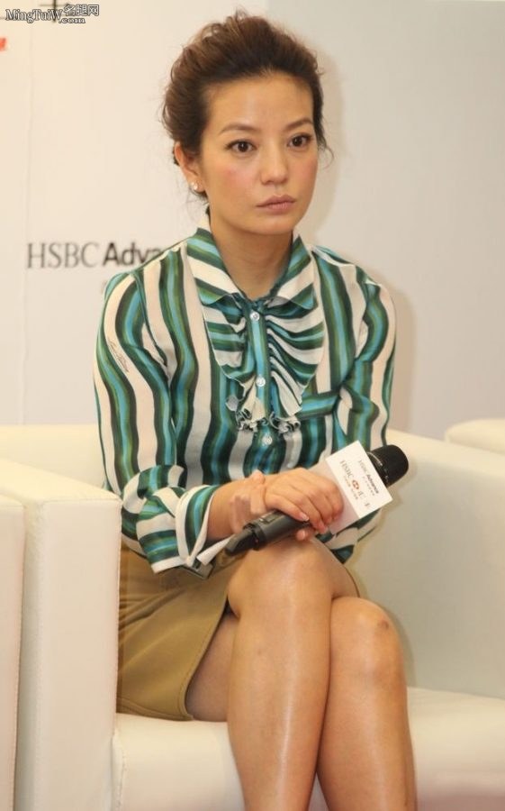 赵薇坐在沙发里的高跟美腿(7/7)