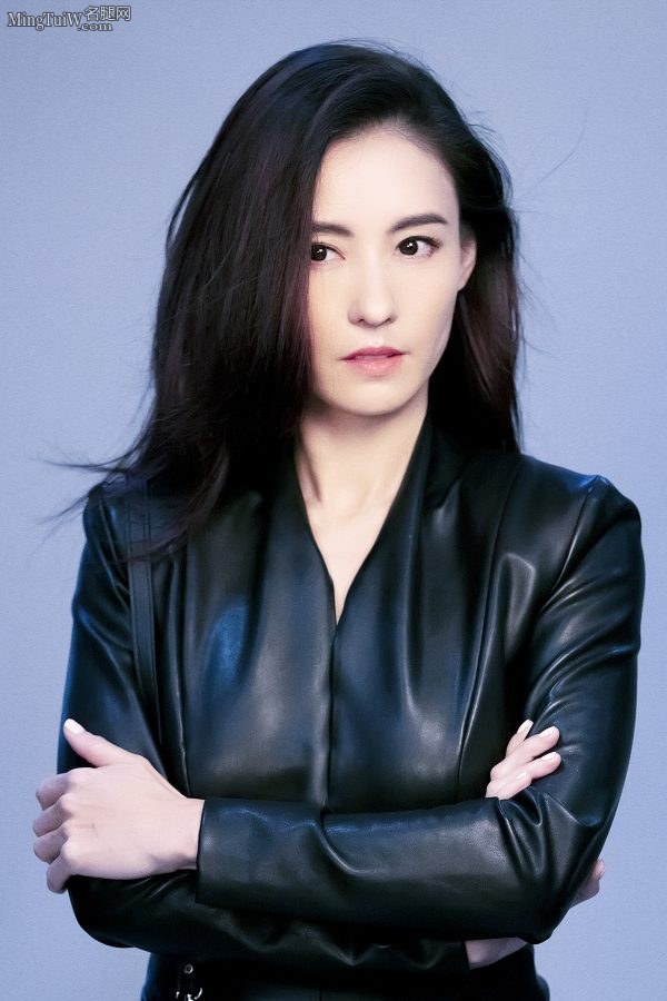 张柏芝一身紧身皮衣代言新神魔大陆网络游戏(5/5)