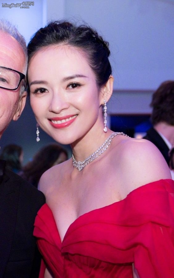 气质女星章子怡穿低胸红裙事业线动人(11/12)