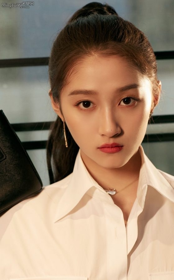 梳马尾辫的美少女关晓彤樱桃小嘴惹人怜(5/8)