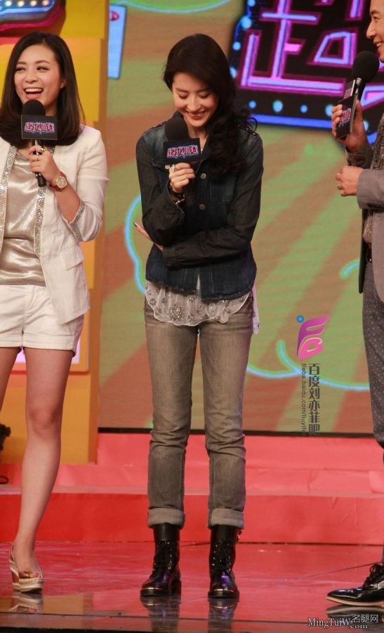 《超级派对》三位美女主持高跟美腿抢镜刘亦菲（第25张/共52张）