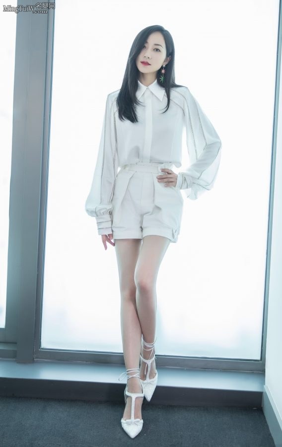 37岁大美妞韩雪大长腿出击(1/9)