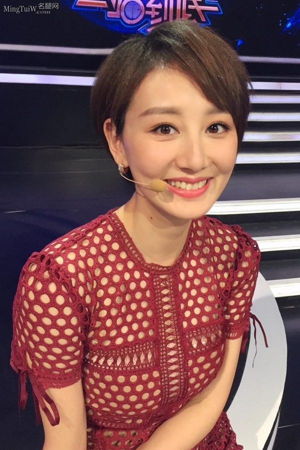 《一站到底》主持人郭晓敏脚踩露趾高跟鞋(3/3)